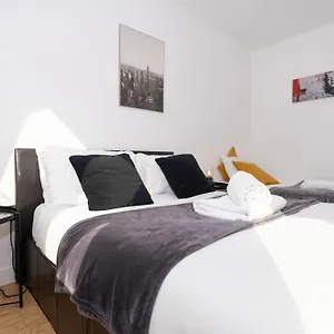Apartment Shoreditch By Dc, London